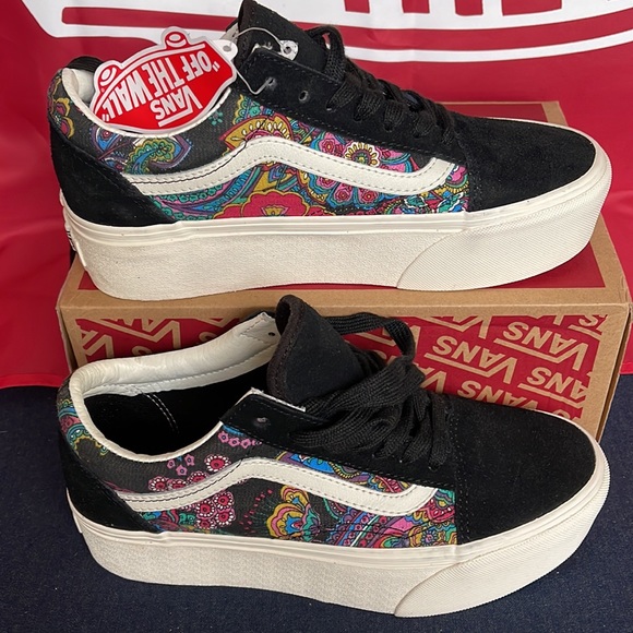 Vans Old Skool
Paisley Bloom Black
VNOA7Q5MBLK
WMNS Platforms - sneakers - Picture 2 of 16